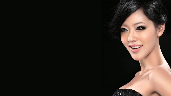 Dee Hsu Smiling Side Face In Black Dress